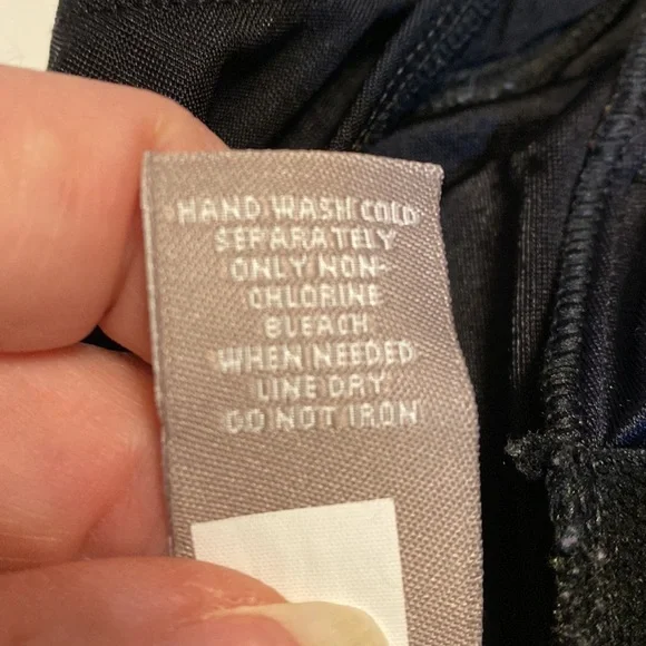 💜VGUC 14 One Piece Croft & Barrow Plus Size Swim Suit black floral gold orange - Picture 12 of 12